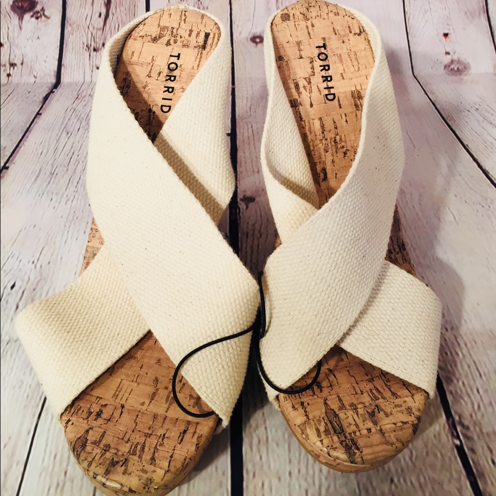 Torrid Ivory Canvas Criss Cross Wedges Size 9